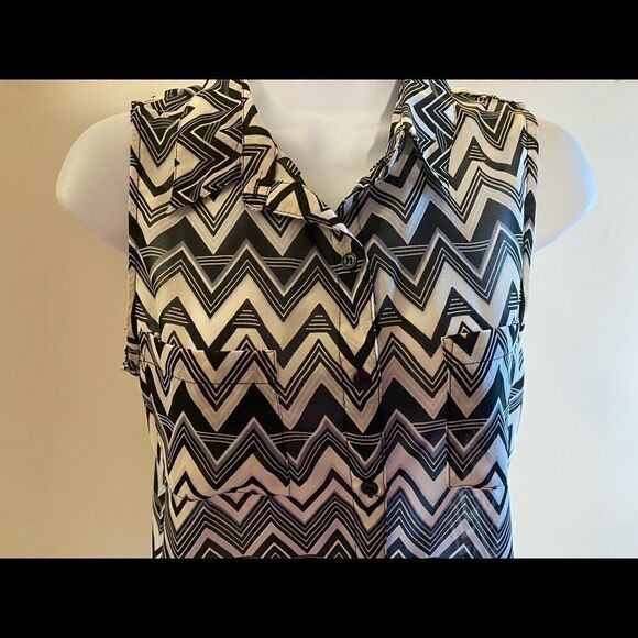 Womenâs No Boundaries Top SleevelessâButtonâDownâM - Picture 6 of 11